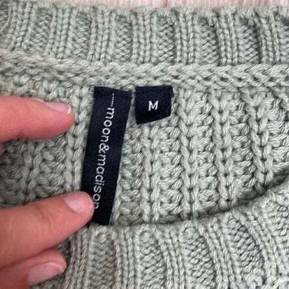 Moon & Madison cropped green sweater  with ballon sleeves size medium - Picture 4 of 7